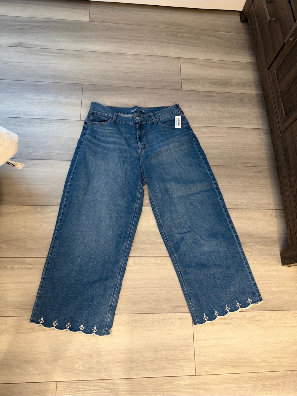 Old Navy Blue Wide-Leg Jeans with Scalloped Embroidered Hem